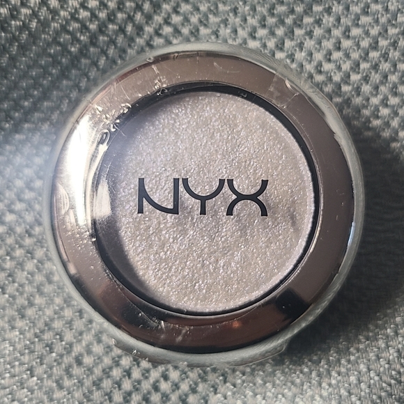 FREE AddOn NYX Prismatic Eyeshadow - Frostbite | Halloween - Picture 2 of 10